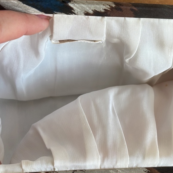 Chico’s Clutch - Picture 15 of 16